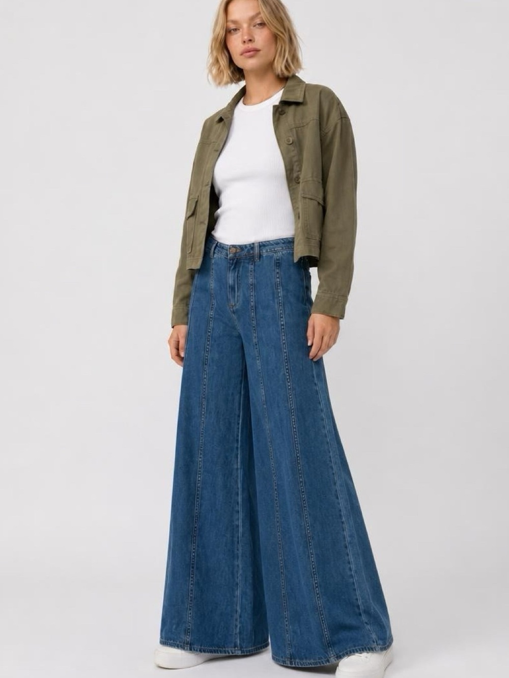 FREE PEOPLE Very Rare Like New Super Wide Leg flare Jeans in Medium Wash 4 - Picture 2 of 5